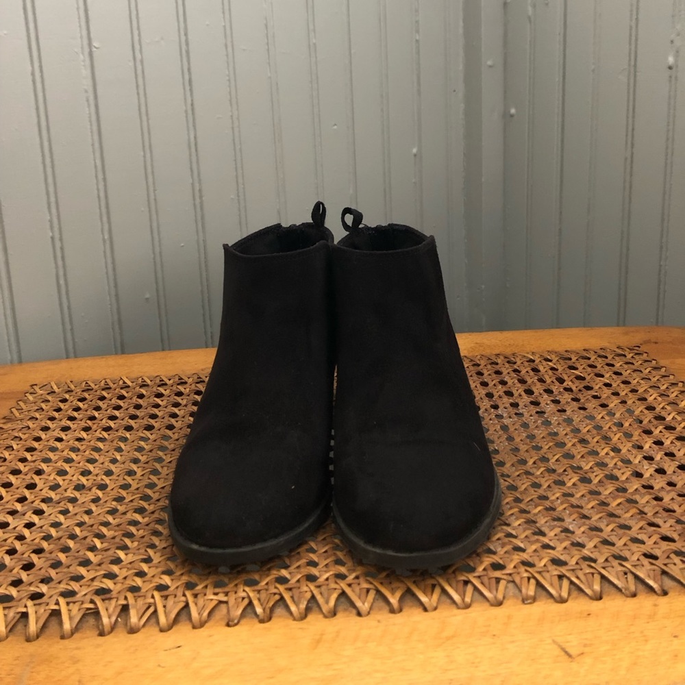 Old Navy Black Faux Suede Booties Zip Back-size 1